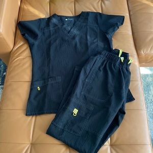 Wonderwink scrub set